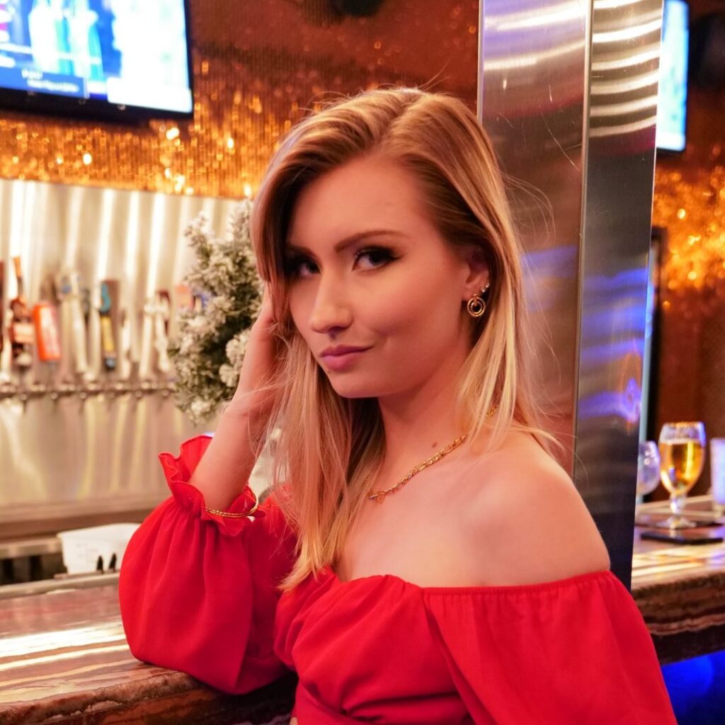 Who Is Emma Sirus? Age, Career, Height & Net Worth