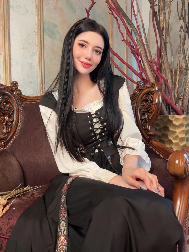 Alina Becker: Bio, Age, Career & Net Worth 2026