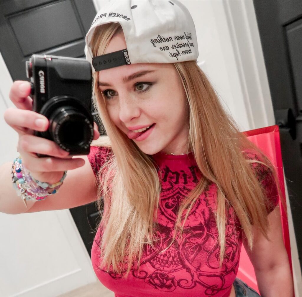 Zoey Uso: Age, Net Worth 2026, Height, Career & Bio